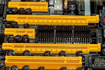 Что такое PCI Express и почему количество линий важно?