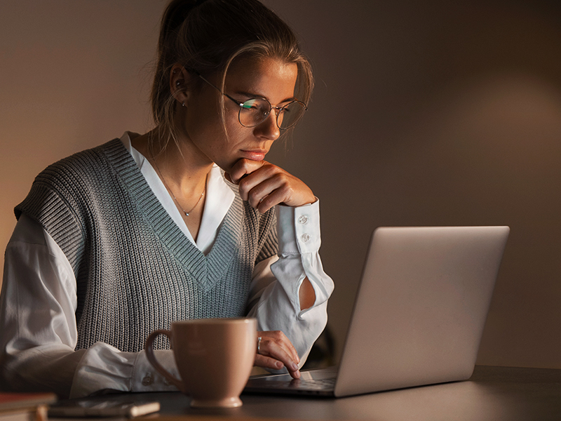 Як уникнути втоми очей під час роботи за монітором: корисні налаштування екрана