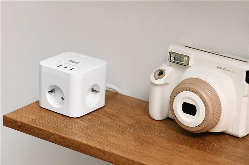 Сетевой адаптер 2E 3XSchuko с защитой от импульсных скачков напряжения, 3*USB-A, 1*USB-C, 1.5м, white (2E-ADC331WH)
