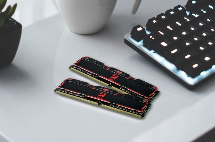 Модуль памяти DDR4 16GB/3200 Goodram Iridium X Black (IR-X3200D464L16A/16G)