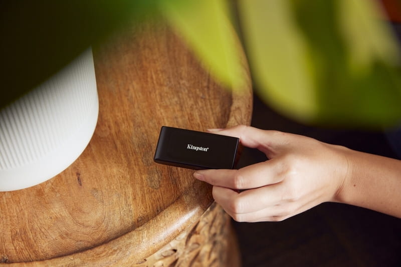 Накопитель внешний SSD Portable USB 2.0ТB Kingston SXS1000 Black (SXS1000/2000G)