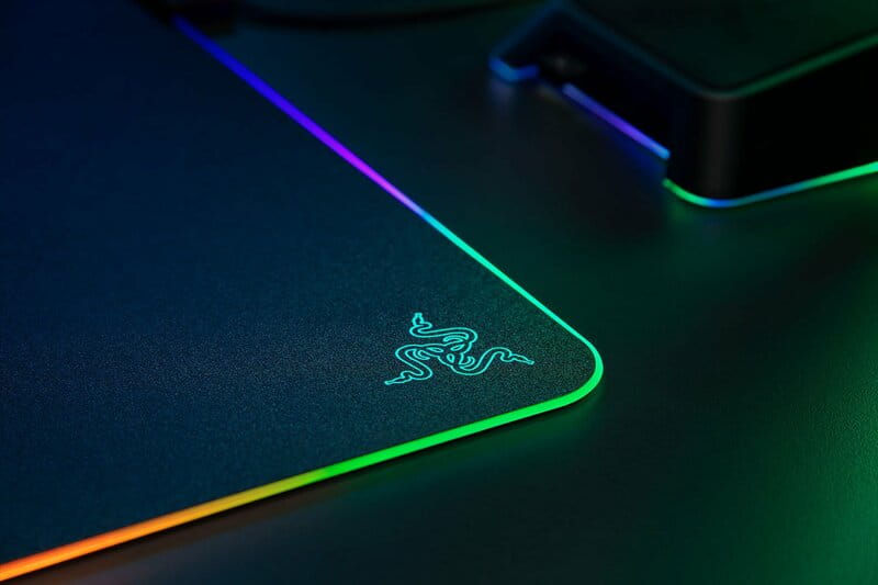 Игровая поверхность Razer Firefly V2 (RZ02-03020100-R3M1)