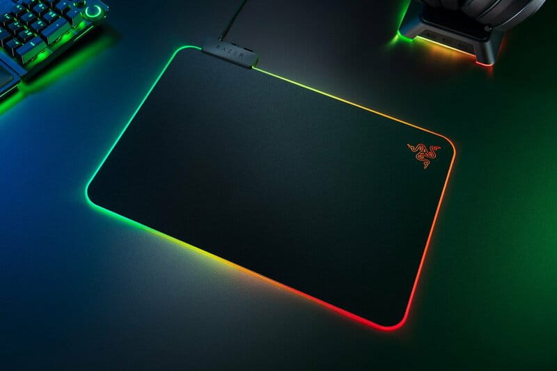 Игровая поверхность Razer Firefly V2 (RZ02-03020100-R3M1)