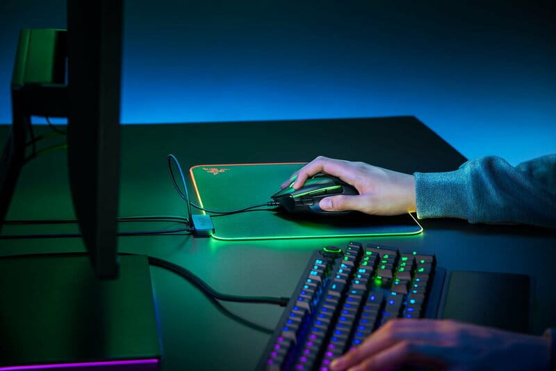 Игровая поверхность Razer Firefly V2 (RZ02-03020100-R3M1)