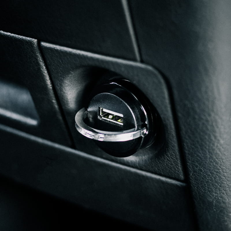 Автомобильное зарядное устройство Strax Car Charger 2.4A Single USB-A Black (4029948595757) bulk