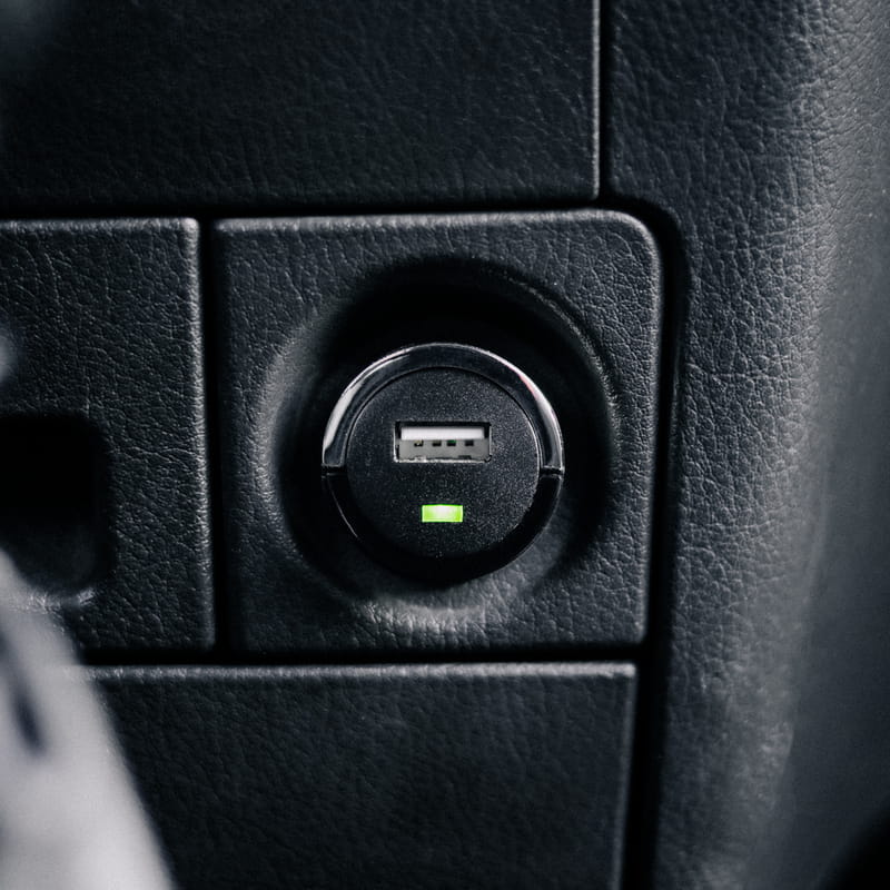 Автомобильное зарядное устройство Strax Car Charger 2.4A Single USB-A Black (4029948595757) bulk