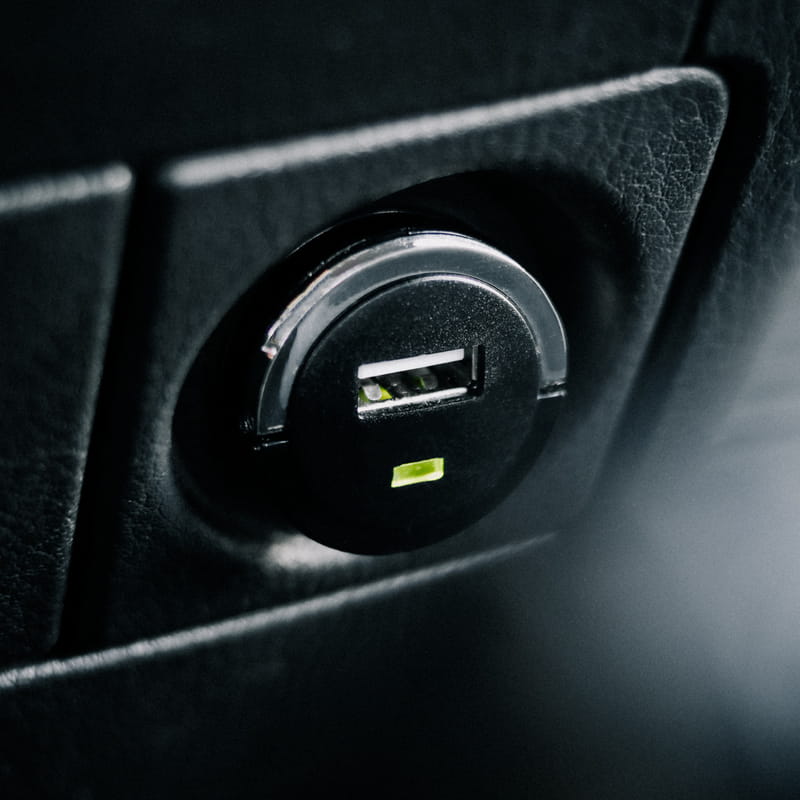 Автомобильное зарядное устройство Strax Car Charger 2.4A Single USB-A Black (4029948595757) bulk