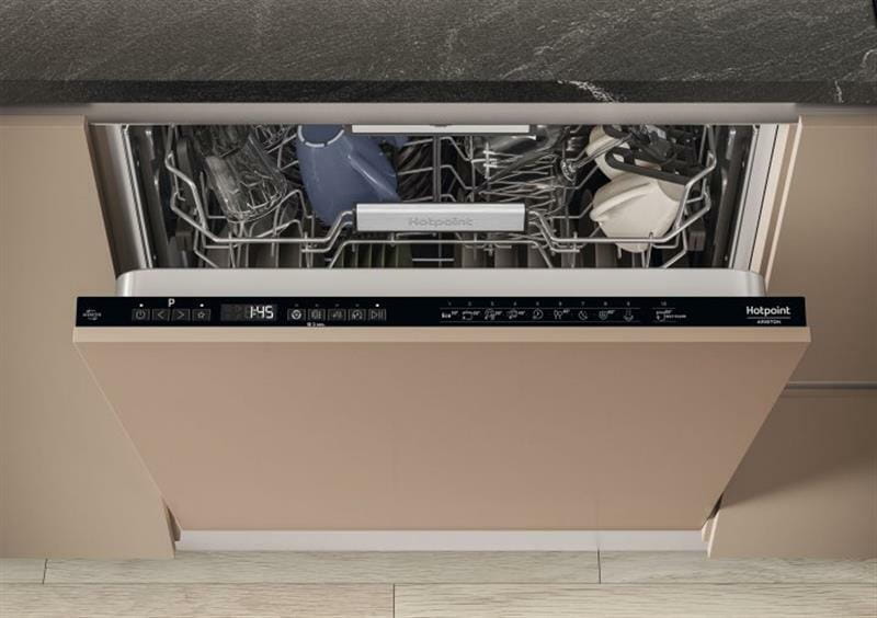 Встраиваемая посудомоечная машина Hotpoint-Ariston HM7 42 L