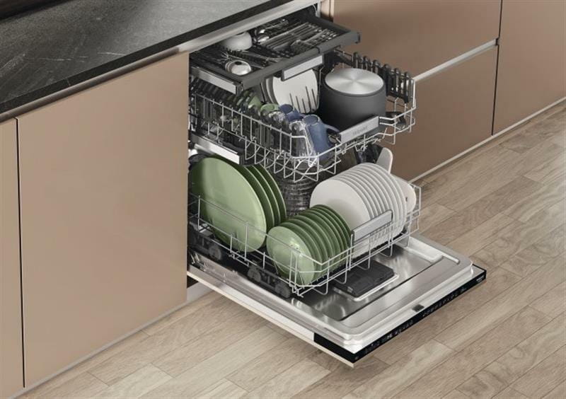 Встраиваемая посудомоечная машина Hotpoint-Ariston HM7 42 L