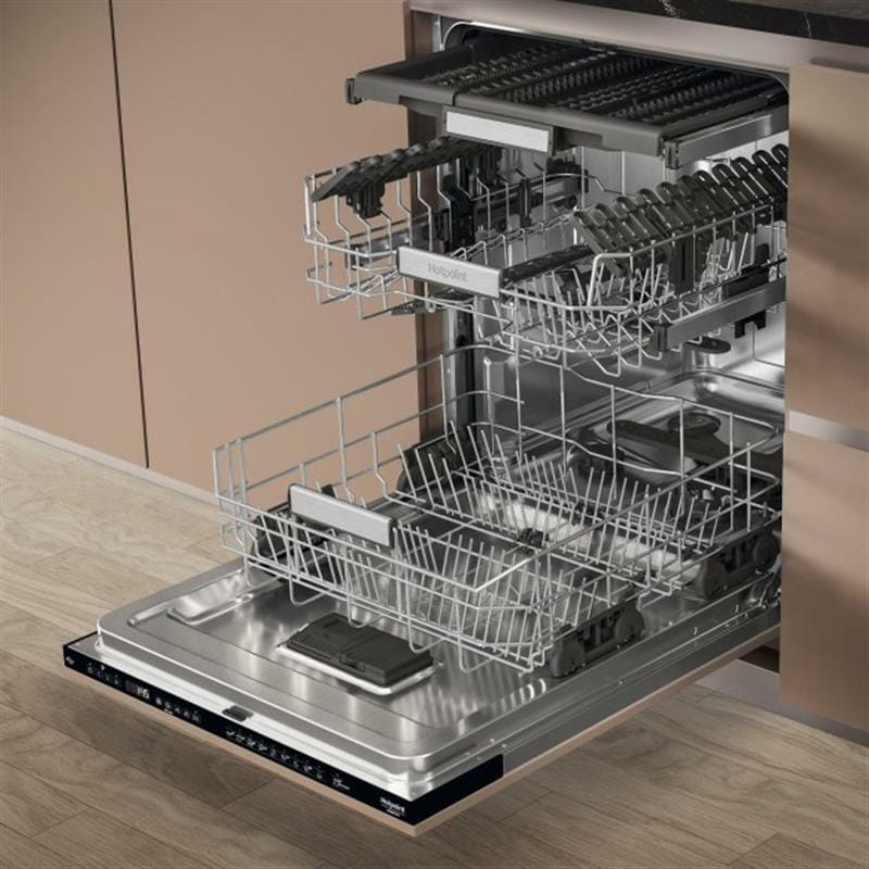 Встраиваемая посудомоечная машина Hotpoint-Ariston HM7 42 L