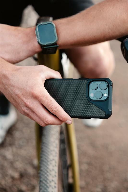 Чeхол-накладка Urban Armor Gear Metropolis LT Magsafe для Apple iPhone 15 Pro Kevlar Black (114277113940)