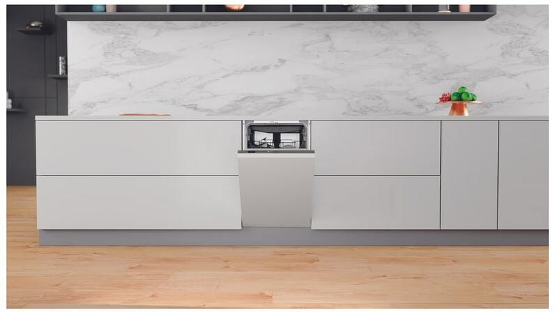 Вбудована посудомийна машина Whirlpool WSIO3O34PFEX
