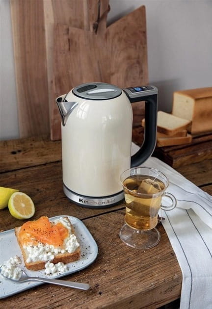 Электрочайник KitchenAid 5KEK1722EAC Creamy