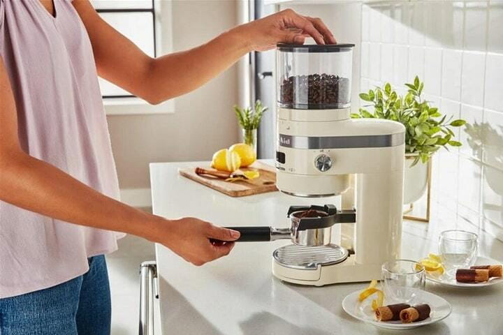 Кофемолка KitchenAid Artisan 5KCG8433EAC Creamy