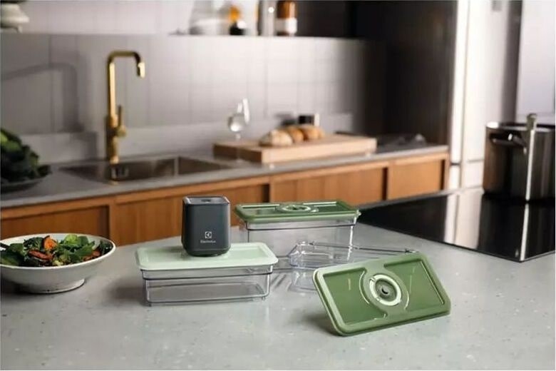 Вакуумний пакувальник Electrolux EVFK1