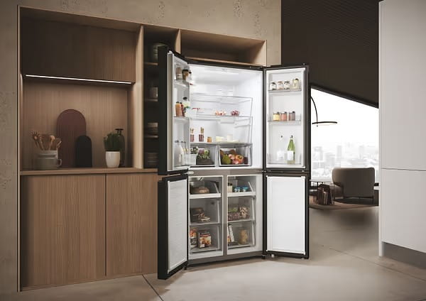 Холодильник Haier HCR3818ENPT
