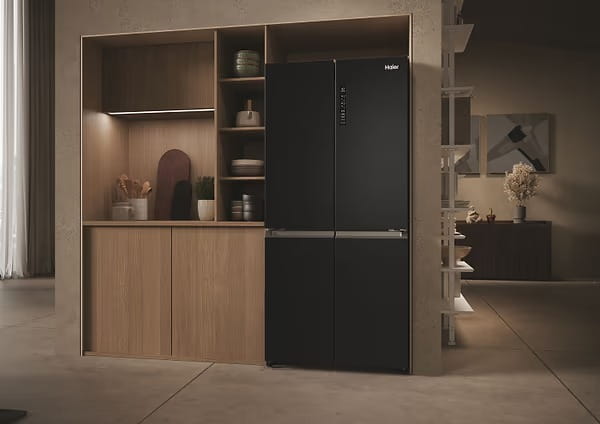 Холодильник Haier HCR3818ENPT