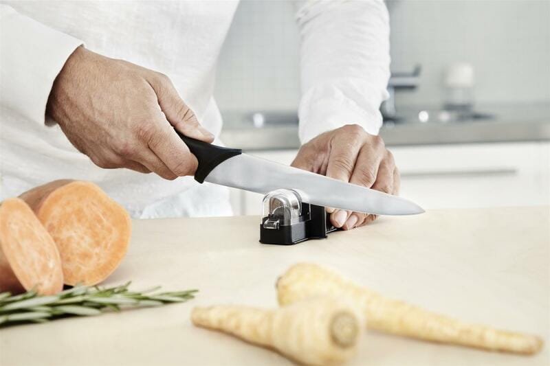 Нож универсальный Fiskars Essential 21 см (1065566)