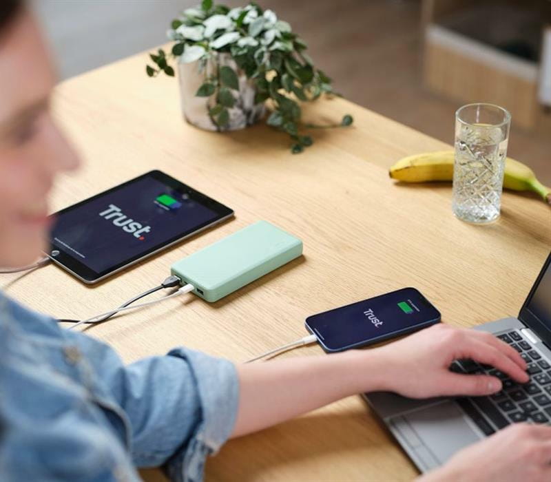 Універсальна мобільна батарея Trust Primo Eco 20000mAh Green (25027)