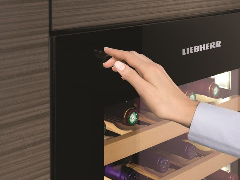 Встраиваемый винный шкаф Liebherr WKEgb 582