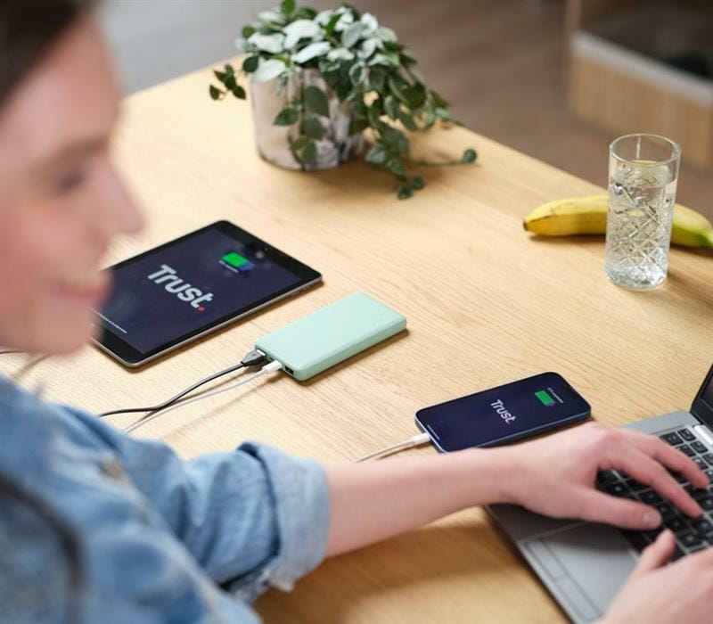 Універсальна мобільна батарея Trust Primo Eco 10000mAh Green (25029)