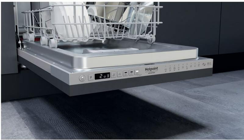 Встраиваемая посудомоечная машина Hotpoint HSIO3O23WFE