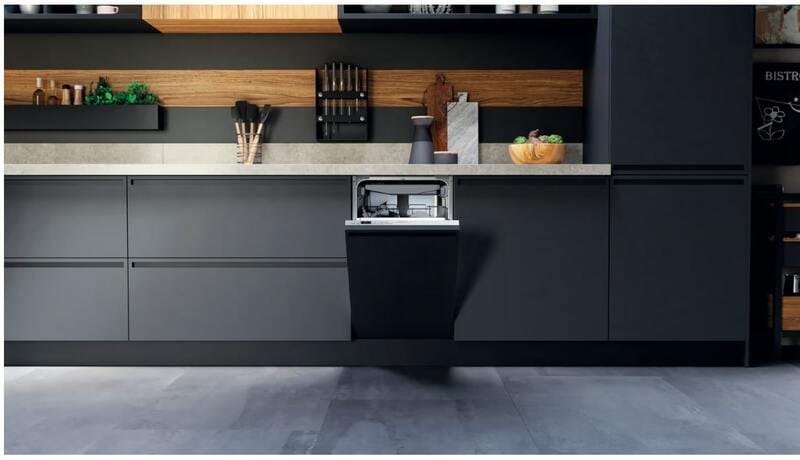 Встраиваемая посудомоечная машина Hotpoint HSIO3O23WFE