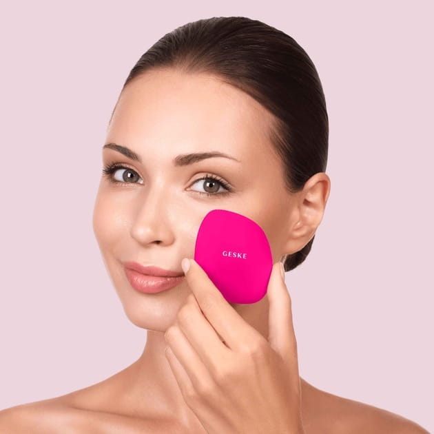 Щітка для обличчя Geske Facial Brush 4 в 1 Magenta  (GK000018MG01)