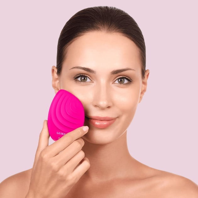 Электронная звуковая щетка для лица Geske Sonic Facial Brush 5 в 1 Magenta (GK000010MG01)