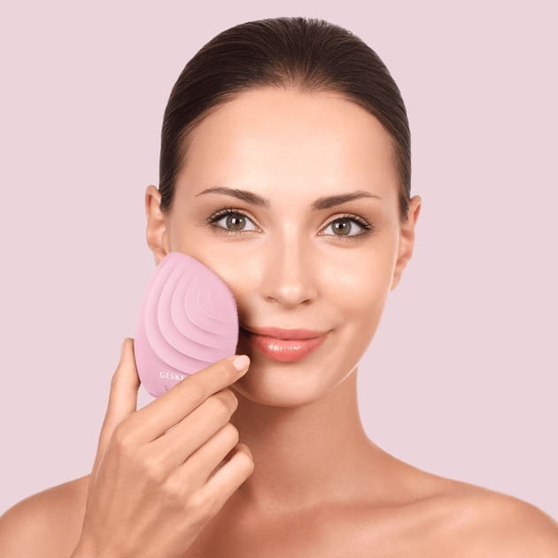 Электронная звуковая щетка для лица Geske Sonic Facial Brush 5 в 1 Pink (GK000010PK01)