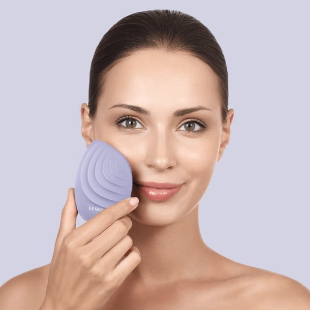 Электронная звуковая щетка для лица Geske Sonic Facial Brush 5 в 1 Purple (GK000010PL01)