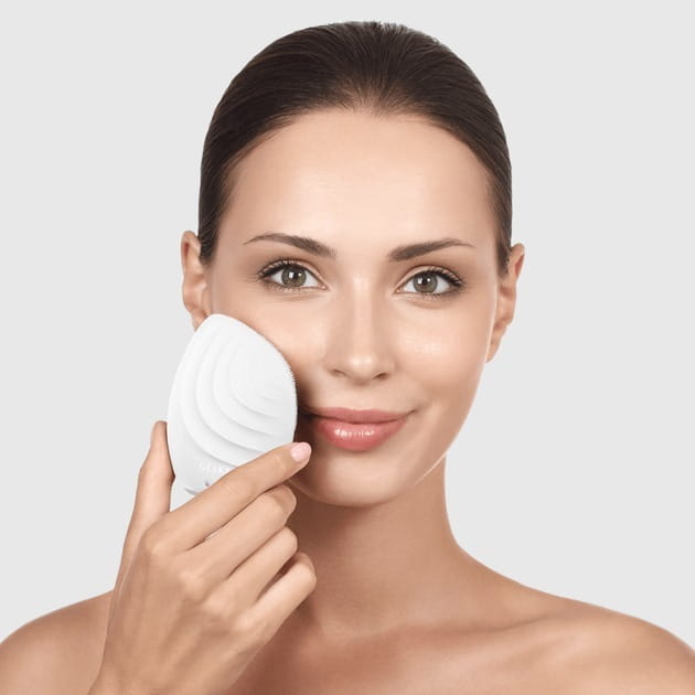 Электронная звуковая щетка для лица Geske Sonic Facial Brush 5 в 1 White (GK000010WH01)