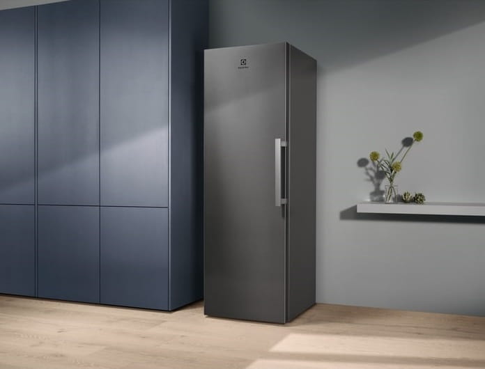 Морозильная камера Electrolux RUT7ME28X2