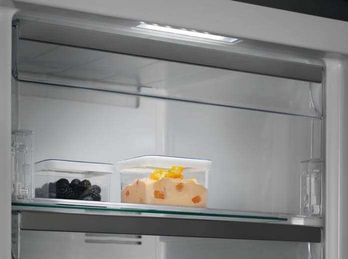 Морозильная камера Electrolux RUT7ME28X2