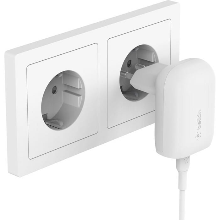 Сетевое зарядное устройство Belkin Home Charger 30W + кабель Lightning (WCA005VF1MWH-B5)