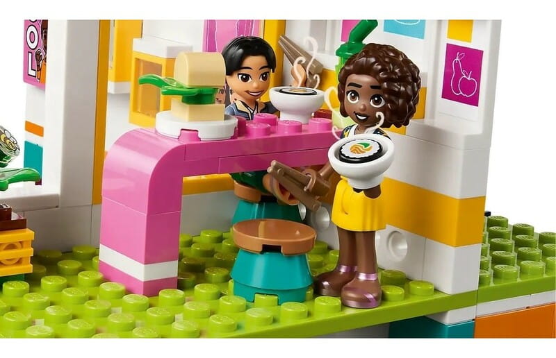 Конструктор LEGO Friends Хартлейк-Сити: международная школа (41731)