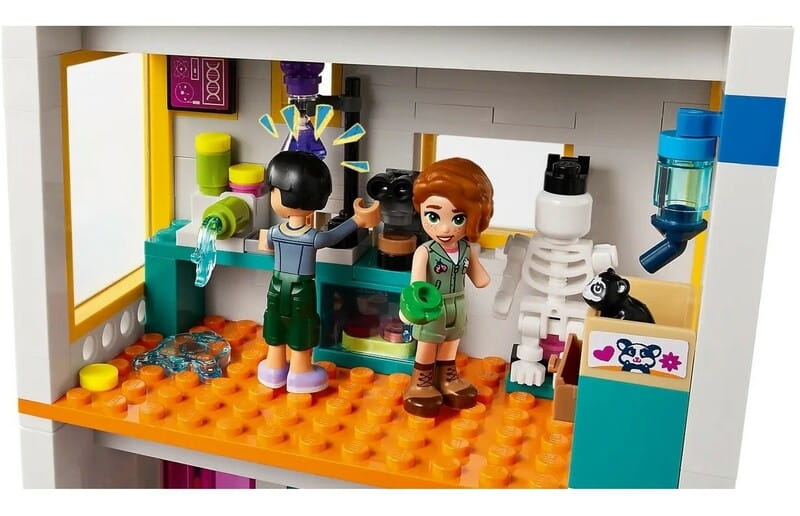 Конструктор LEGO Friends Хартлейк-Сіті: міжнародна школа (41731)