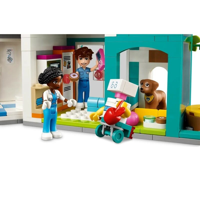 Конструктор LEGO Friends Больница в Хартлейк-Сити (42621)