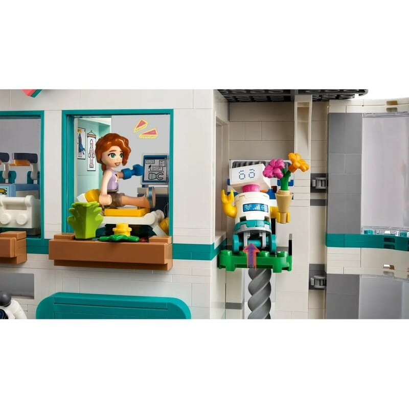 Конструктор LEGO Friends Больница в Хартлейк-Сити (42621)