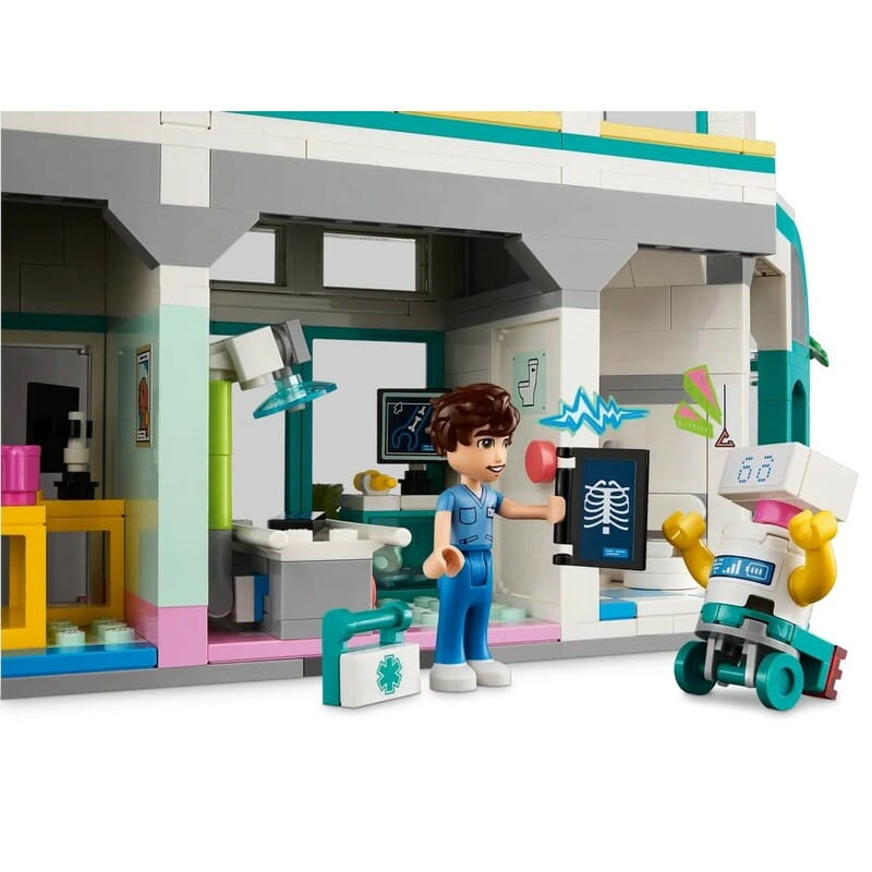 Конструктор LEGO Friends Больница в Хартлейк-Сити (42621)