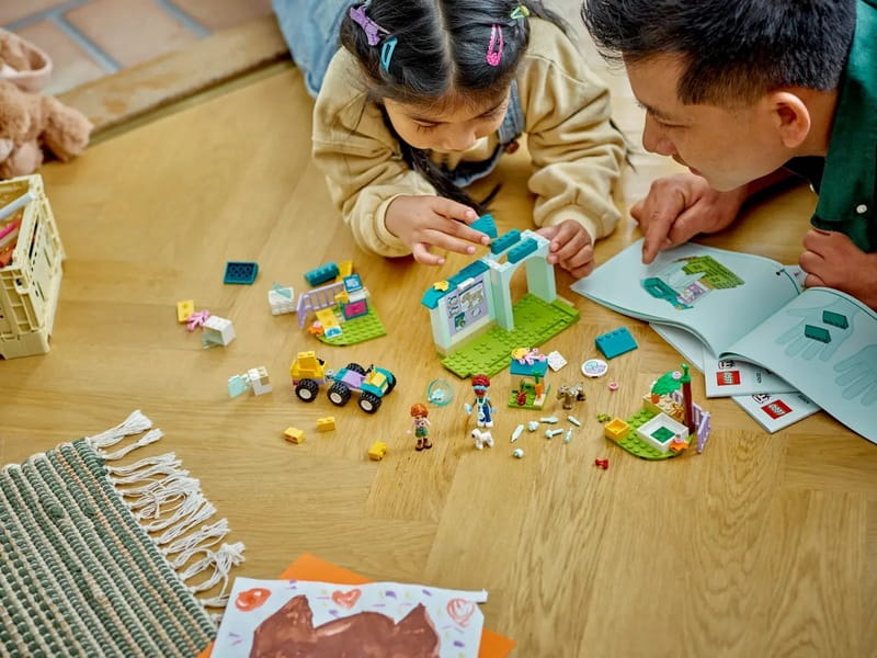 Конструктор LEGO Friends Ветеринарна клініка для сільськогосподарських тварин (42632)