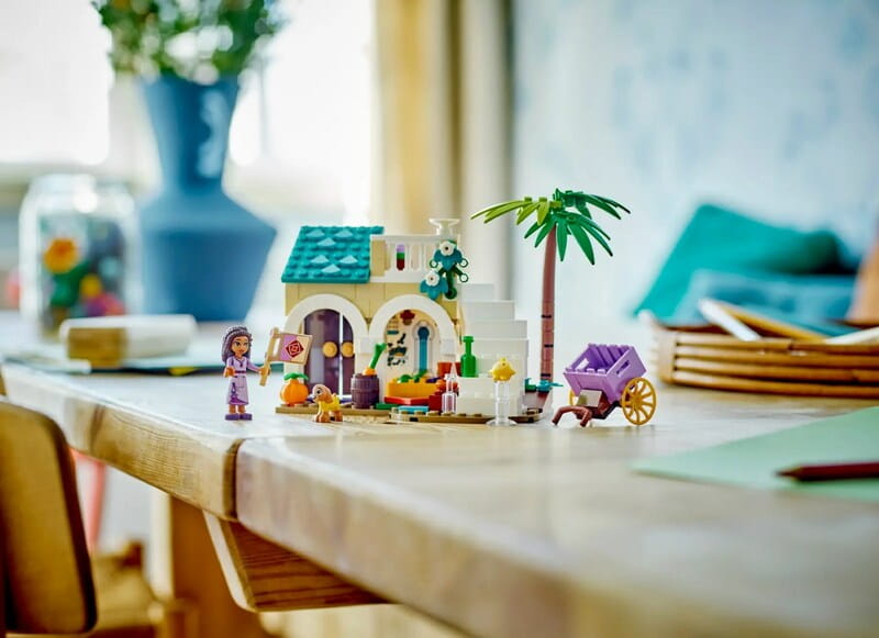 Конструктор LEGO Disney Аша в місті Розас (43223)