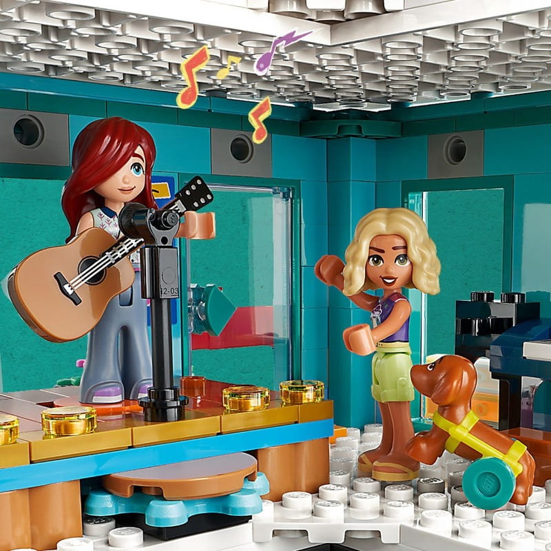 Конструктор LEGO Friends Хартлейк-Сити. Общественный центр (41748)