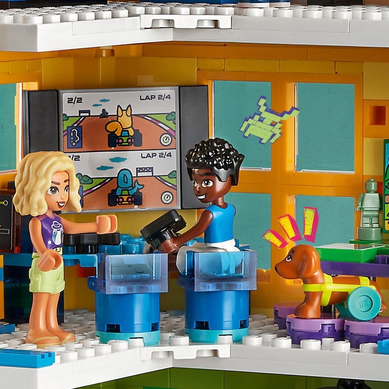 Конструктор LEGO Friends Хартлейк-Сити. Общественный центр (41748)