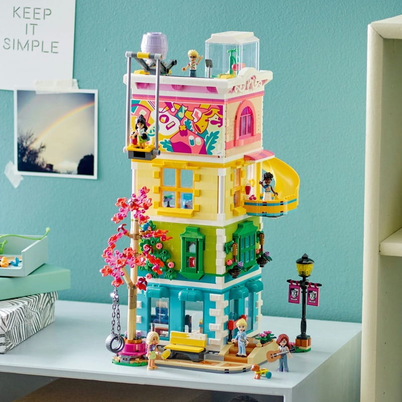 Конструктор LEGO Friends Хартлейк-Сіті. Громадський центр (41748)