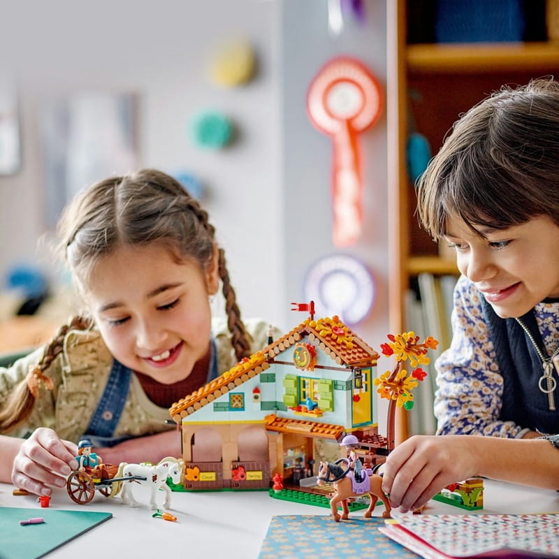 Конструктор LEGO Friends Стайня Отом (41745)