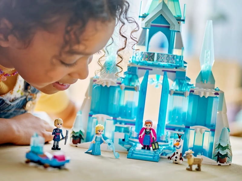 Конструктор LEGO Disney Крижаний палац Ельзи (43244)