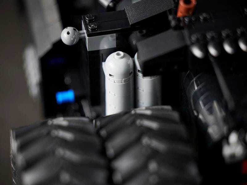 Конструктор LEGO DC Batman Бетмобіль Тумблер (76240)