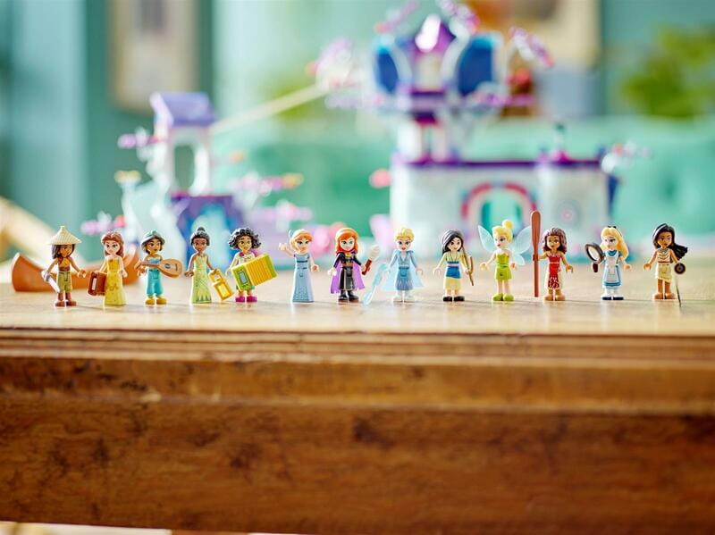 Конструктор LEGO Disney Очарованный домик на дереве (43215)