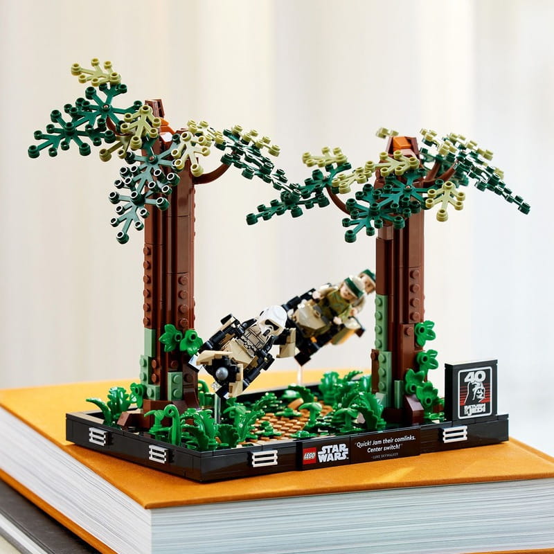 Конструктор LEGO Star Wars Диорама: Погоня на спидере на Эндоре (75353)